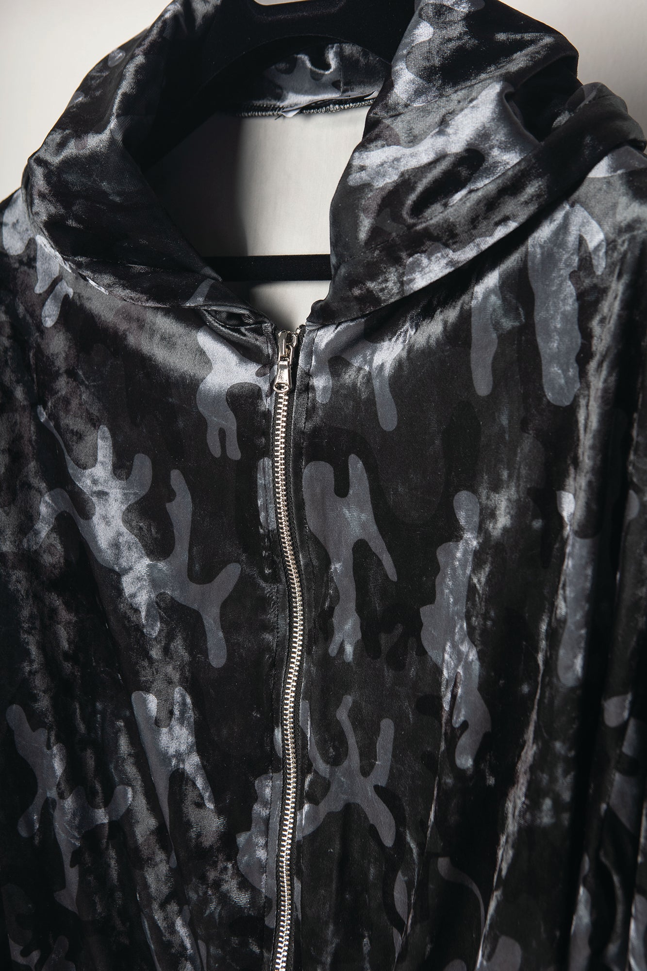 The grey militaire sweatshirt
